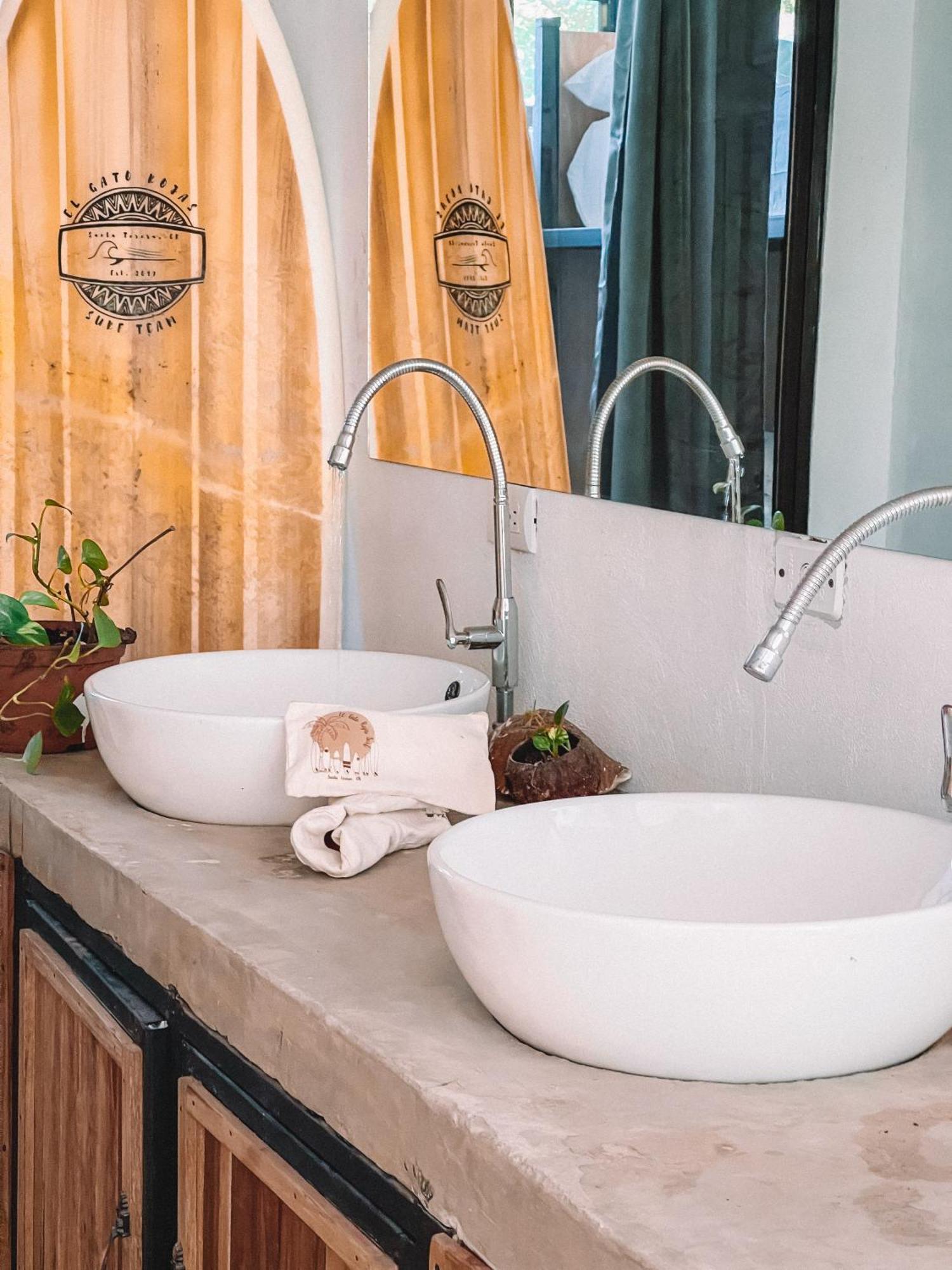 El Gato Rojas Surf Hostel Playa Santa Teresa  Ngoại thất bức ảnh